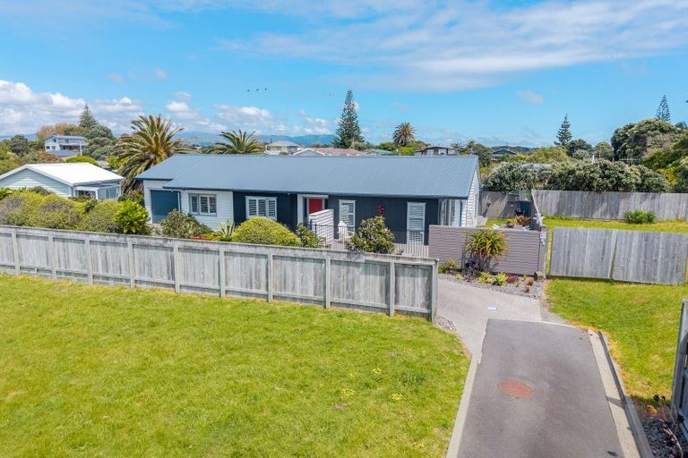 Photo of property in 45 Seagrass Place, Otaki Beach, Otaki, 5512