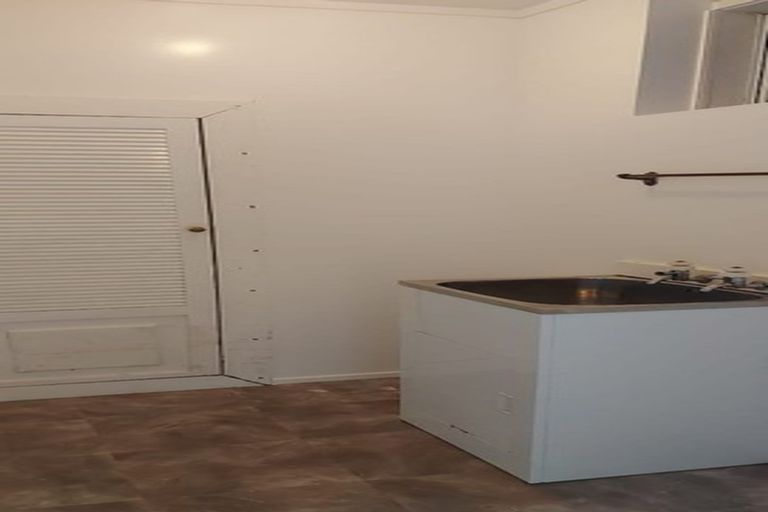 Photo of property in 12 Surat Place, Glen Eden, Auckland, 0602