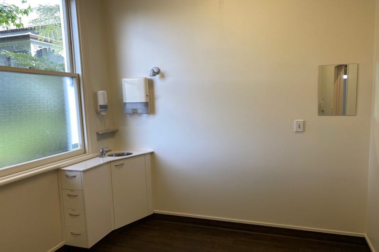 Photo of property in 146 Hinemoa Street, Birkenhead, Auckland, 0626