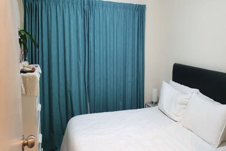 Photo of property in 26c Sunnyfield Crescent, Glenfield, Auckland, 0629