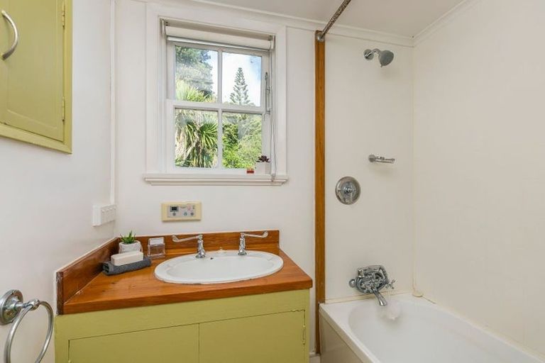 Photo of property in 14 Blakey Avenue, Karori, Wellington, 6012