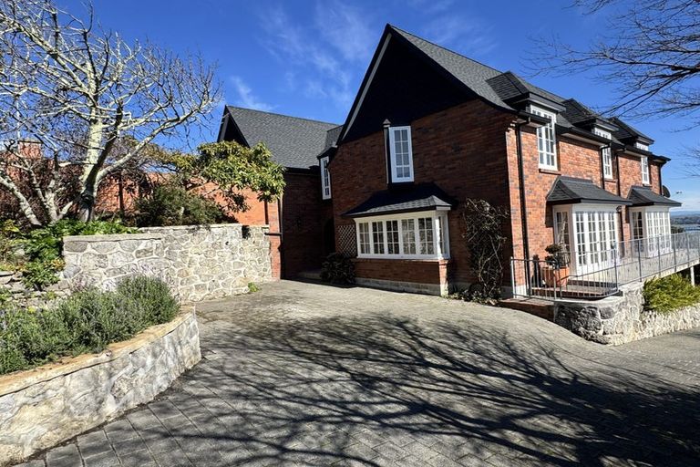 Photo of property in 14 Roslyn Road, Bluff Hill, Napier, 4110