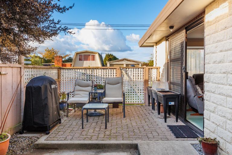 Photo of property in 1 Wincanton Place, Awapuni, Palmerston North, 4412