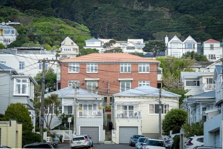 Photo of property in Hamilton Flats, 9a Hawker Street, Mount Victoria, Wellington, 6011