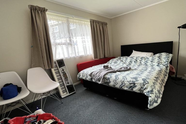 Photo of property in 201a Newlands Road, Newlands, Wellington, 6037