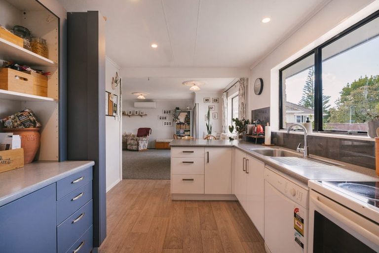 Photo of property in 59 Crewe Crescent, Hokowhitu, Palmerston North, 4410