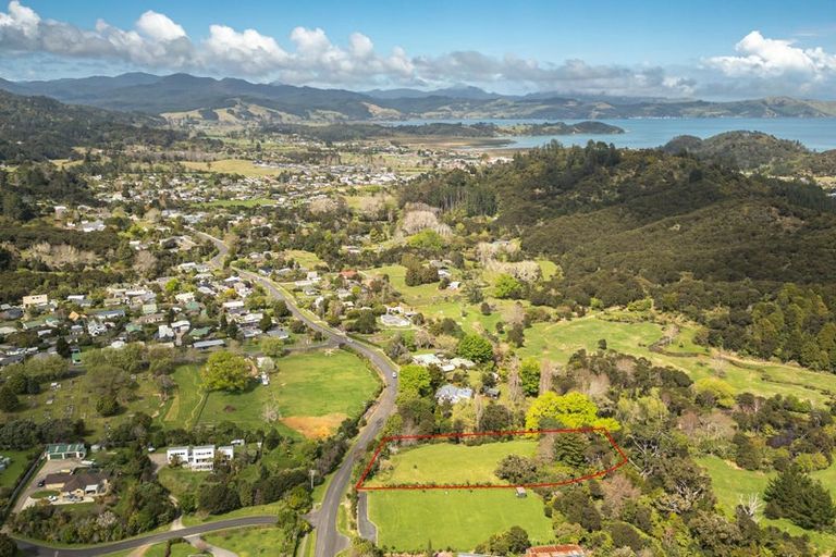 Photo of property in 2565 Rings Road, Coromandel, 3506