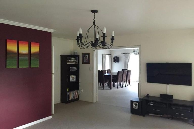 Photo of property in 1 Churton Drive, Churton Park, Wellington, 6037