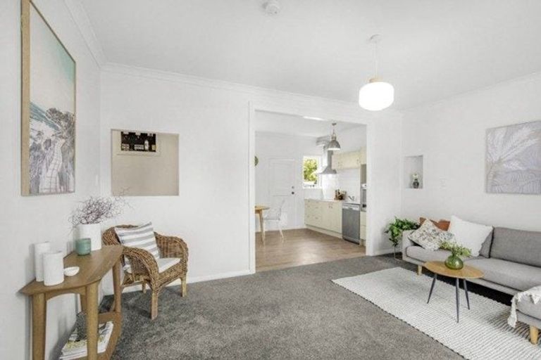 Photo of property in 52 Durham Crescent, Fairfield, Lower Hutt, 5011
