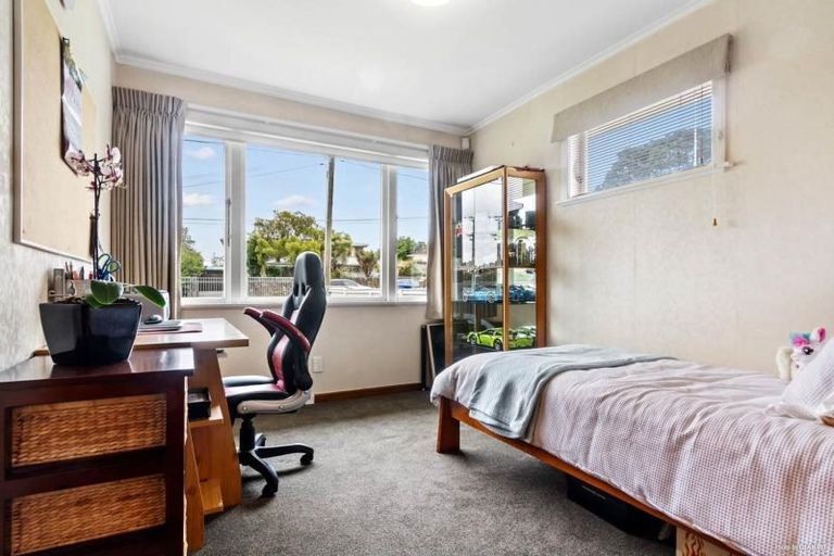 Photo of property in 32 Gloria Avenue, Te Atatu Peninsula, Auckland, 0610