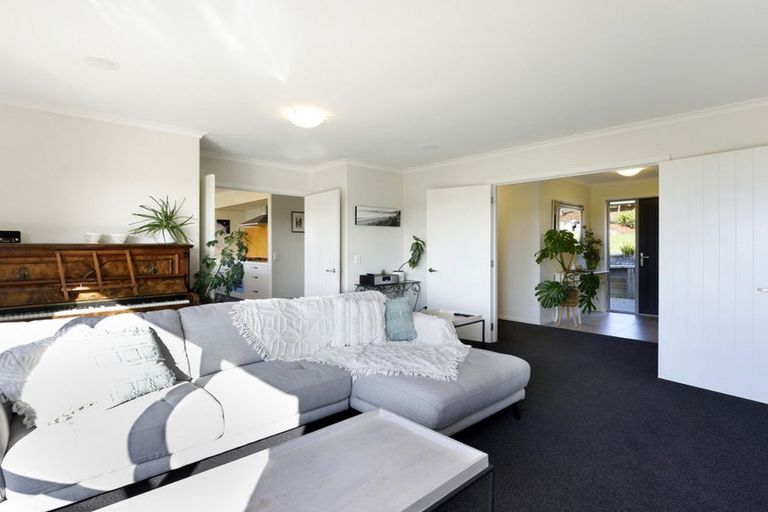 Photo of property in 18 Katania Heights, Brightwater, 7022