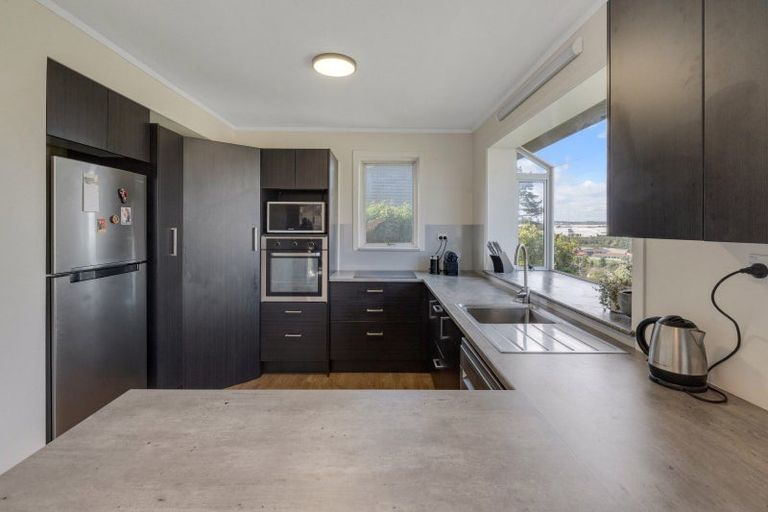 Photo of property in 19c Te Anau Place, Pakuranga Heights, Auckland, 2010