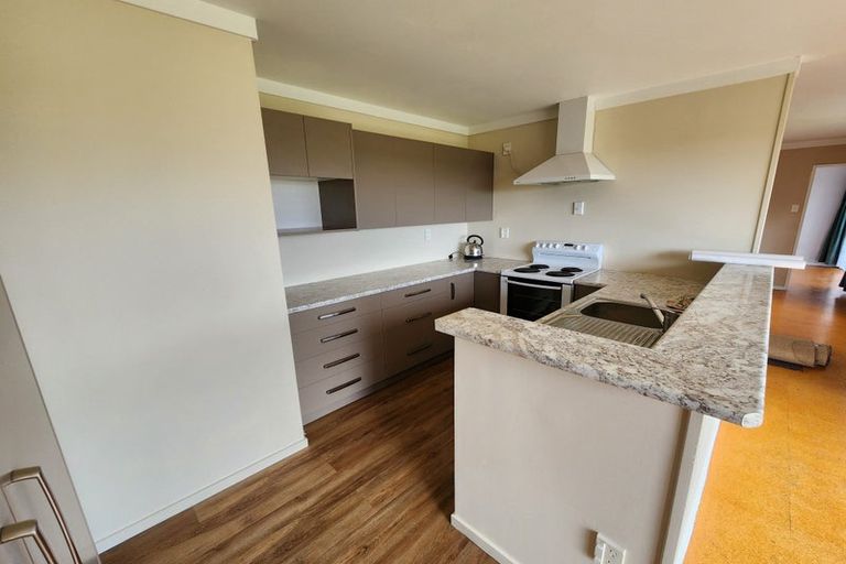 Photo of property in 15 Locket Road, Glenfield, Auckland, 0629