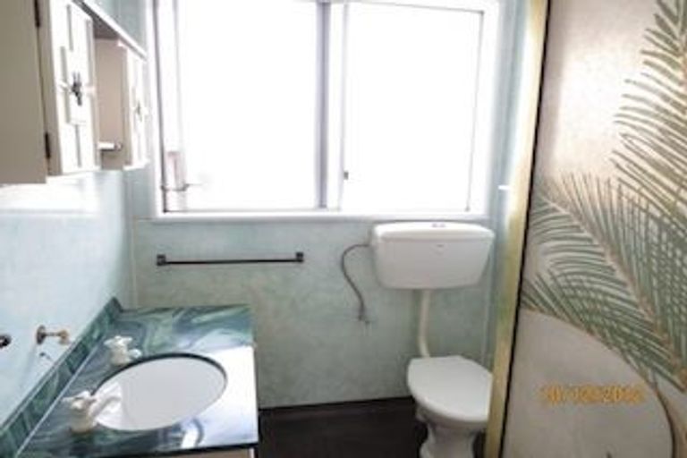 Photo of property in 1f1-a Sequoia Place, Maoribank, Upper Hutt, 5018