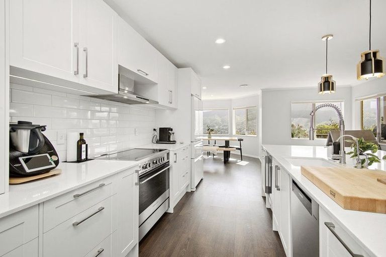 Photo of property in 125 Woodman Drive, Tawa, Wellington, 5028