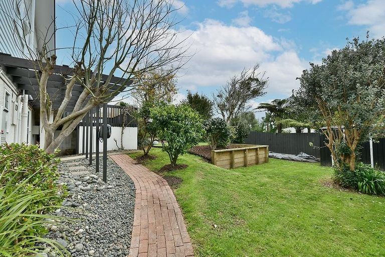 Photo of property in 10 Castleton Street, Birkdale, Auckland, 0626