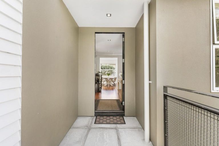 Photo of property in 2/51 Beach Road, Mellons Bay, Auckland, 2014