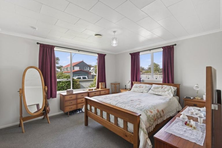 Photo of property in 20 Nikau Street, Inglewood, 4330