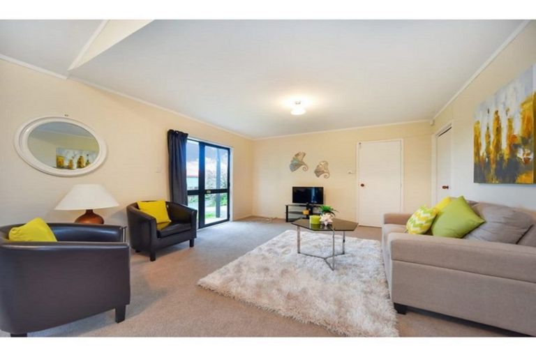 Photo of property in 16 Ebony Place, Massey, Auckland, 0614