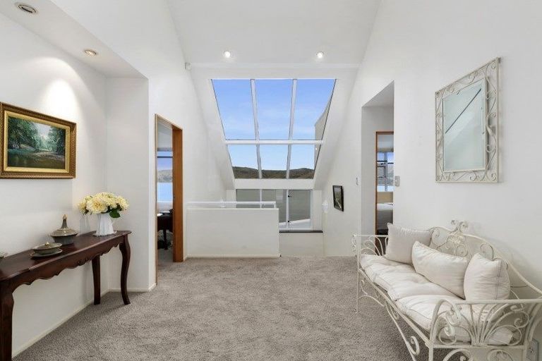 Photo of property in 28 Molyneux Close, Whitby, Porirua, 5024