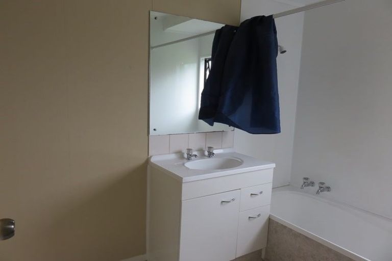 Photo of property in 1 Lowell Place, Massey, Auckland, 0614