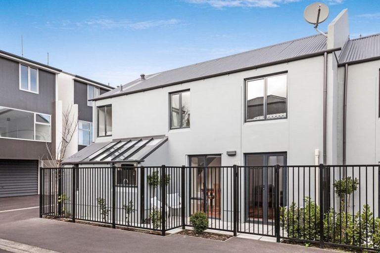 Photo of property in 10/388 Montreal Street, Christchurch Central, Christchurch, 8013