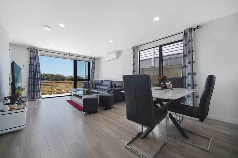 Photo of property in 67a Soaring Bird Drive, Takanini, 2112