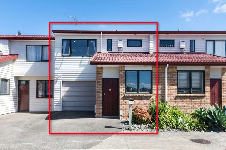 Photo of property in 25/22 Northcross Drive, Oteha, Auckland, 0632