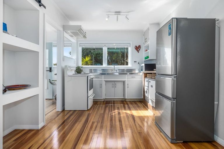 Photo of property in 14 Allen Road, Raumati Beach, Paraparaumu, 5032