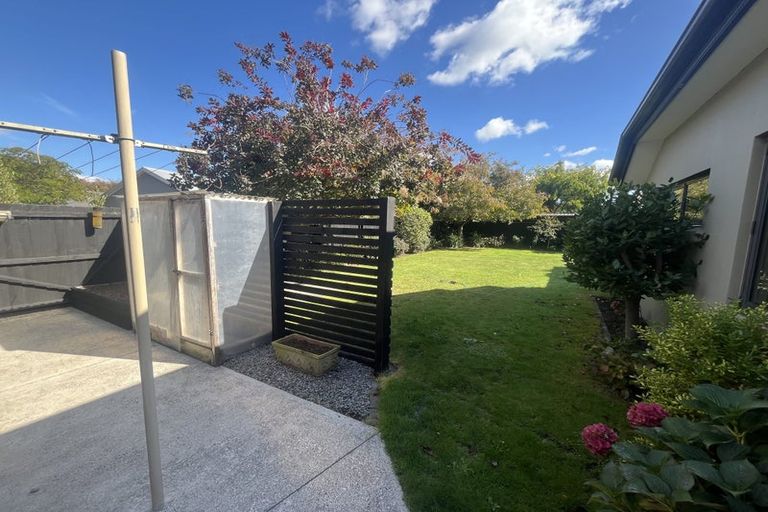 Photo of property in 74 Willowview Drive, Redwood, Christchurch, 8051