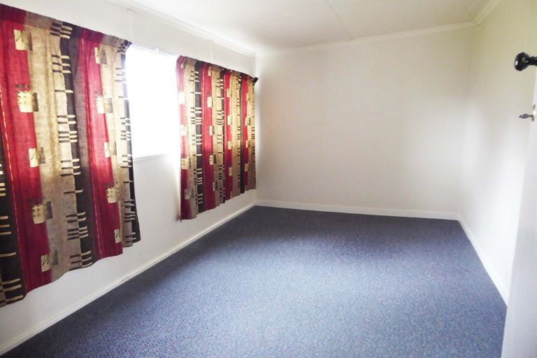 Photo of property in 33 Mcgiffert Street, Palmerston North, 4410