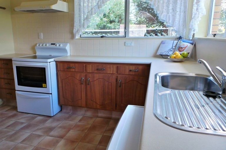 Photo of property in 12a Guildford Street, Levin, 5510