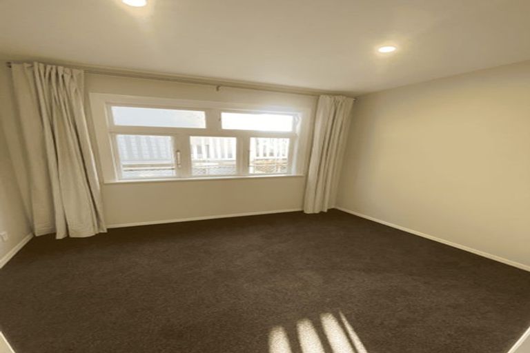 Photo of property in 5 Lonsdale Crescent, Rongotai, Wellington, 6022