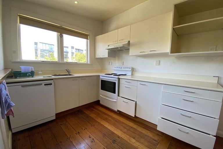 Photo of property in 31 Myrtle Crescent, Mount Cook, Wellington, 6021