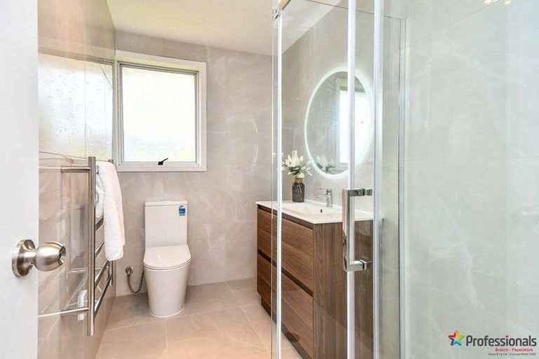 Photo of property in 2 Serrano Place, Clover Park, Auckland, 2023