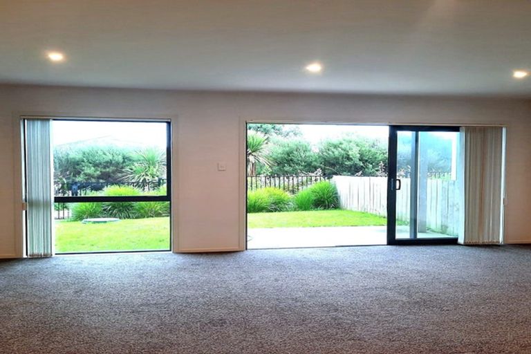 Photo of property in 4/60 Hayfield Way, Karaka, Papakura, 2580