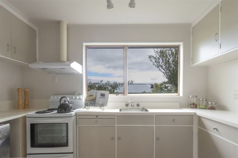 Photo of property in 96 Churton Drive, Churton Park, Wellington, 6037