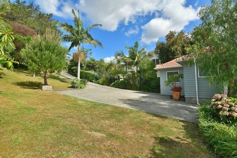 Photo of property in 26 Pohutukawa Avenue, Red Beach, 0932