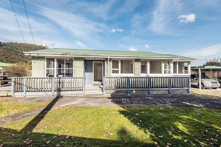 Photo of property in 132 Kowhai Street, Naenae, Lower Hutt, 5011