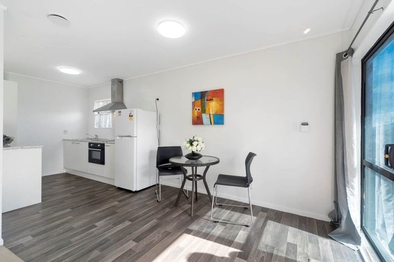 Photo of property in 2/34 Great South Road, Manurewa, Auckland, 2102