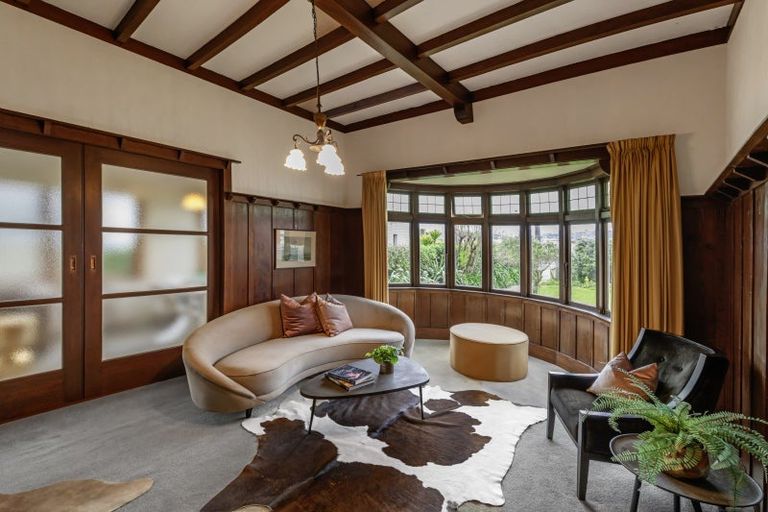 Photo of property in 224 Queens Drive, Lyall Bay, Wellington, 6022