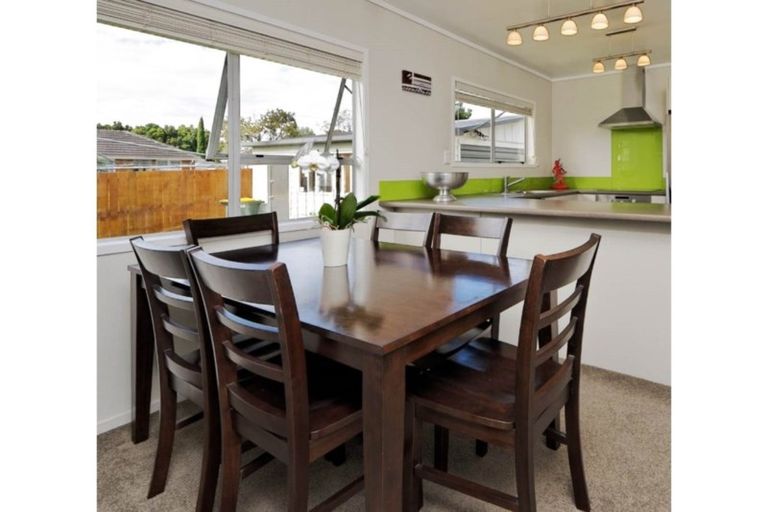 Photo of property in 9 Farwood Drive, Henderson, Auckland, 0612