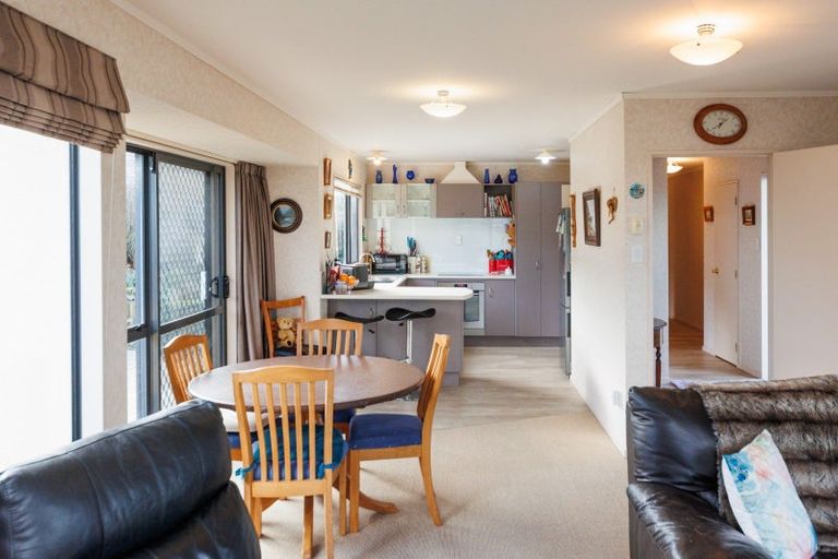 Photo of property in 6 Jordan Way, Kelvin Grove, Palmerston North, 4414
