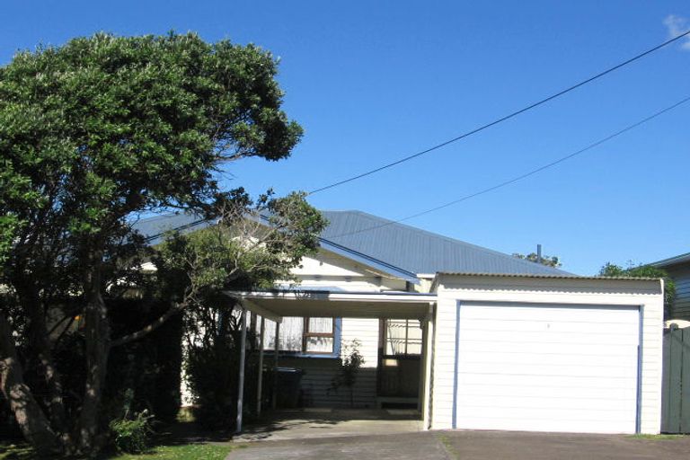 Photo of property in 8 Raumati Terrace, Khandallah, Wellington, 6035