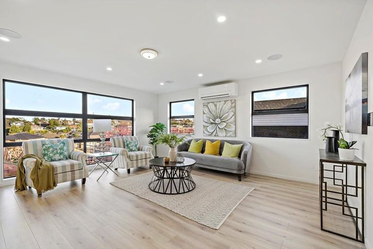 Photo of property in 11 Tawapou Close, Massey, 0614
