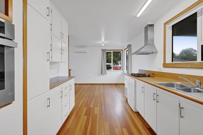 Photo of property in 12 Nikau Street, Inglewood, 4330