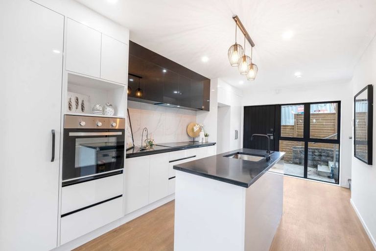 Photo of property in 10/32 Brandon Road, Glen Eden, Auckland, 0602