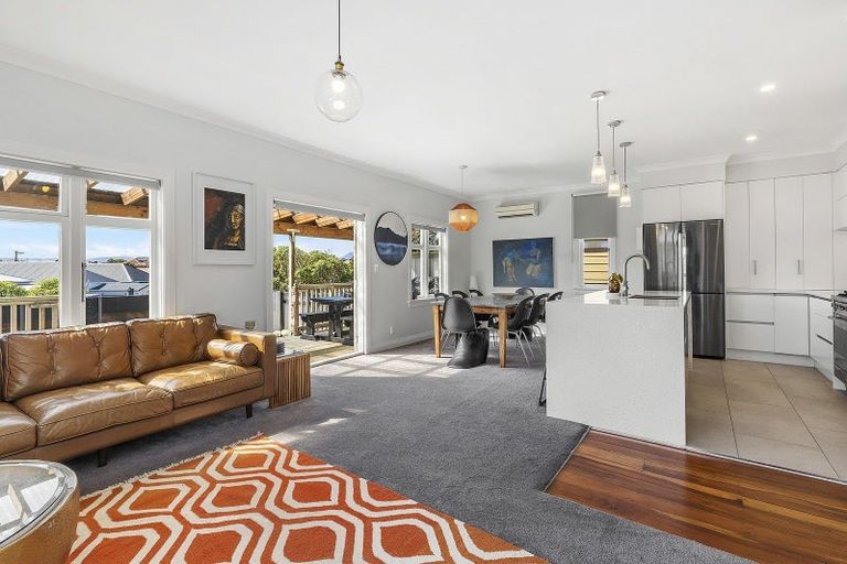 Photo of property in 3 Endeavour Street, Lyall Bay, Wellington, 6022