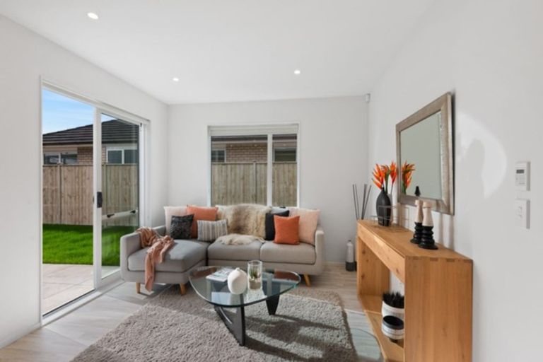 Photo of property in 23 Waituarua Drive, Takanini, 2112