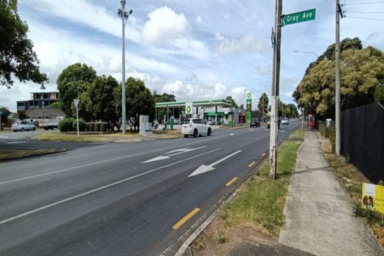 Photo of property in 2/265 Massey Road, Mangere East, Auckland, 2024